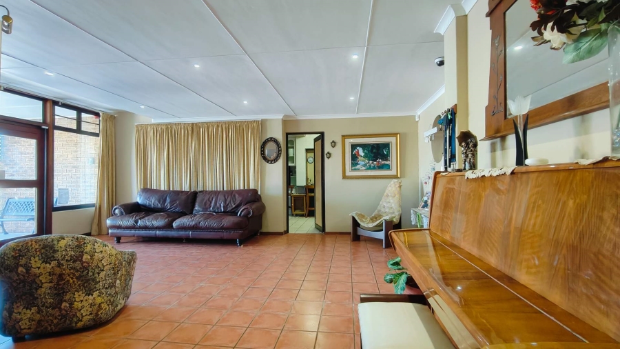 7 Bedroom Property for Sale in Bayview Western Cape